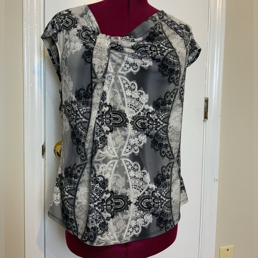 EUC Worthington Petite Sleeveless Black/Ivory Top XLP